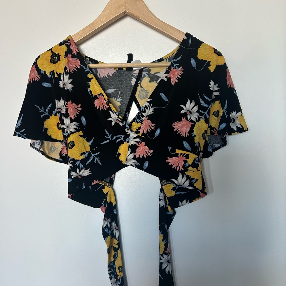 H&M Women's Black and Yellow Crop-top S